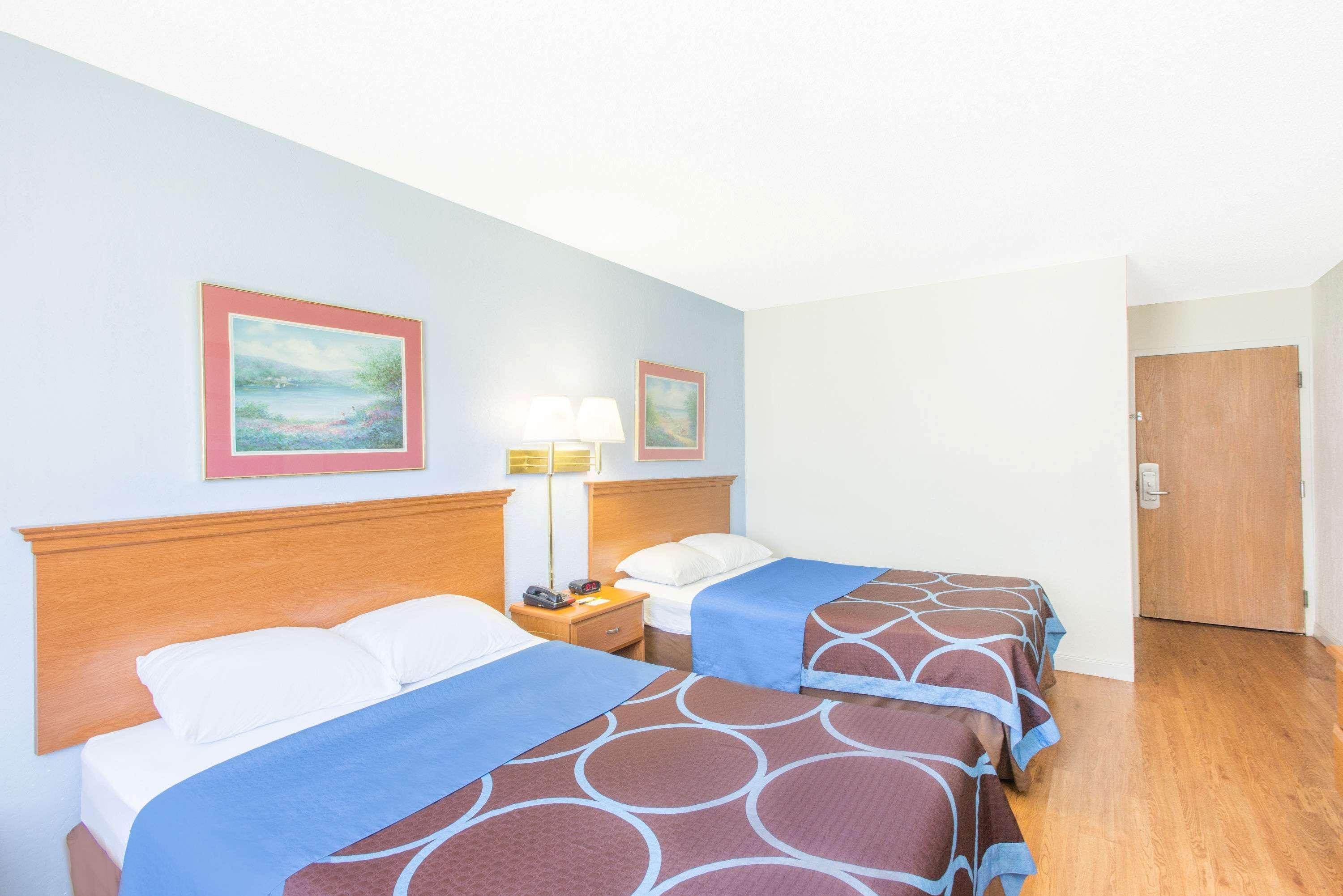 Super 8 By Wyndham Webster/Rochester Extérieur photo